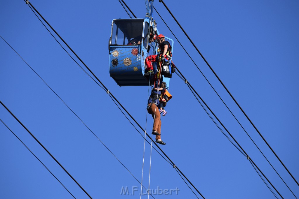 Koelner Seilbahn Gondel blieb haengen Koeln Linksrheinisch P435.JPG - Miklos Laubert